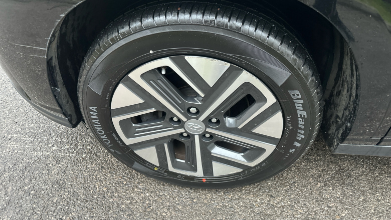 Hyundai KONA 100kW Premium 39kWh 5dr Auto Electric Hatchback